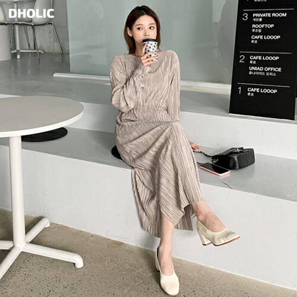 プリーツロングワンピース・全4色・b61692 レディース 【ops】【韓国 ファッション ワンピース ロング ロングワンピース カジュアル 高級感 プリーツ ラウンドネック ルーズ フェミニン 光沢 細身 体型カバー 秋 春】