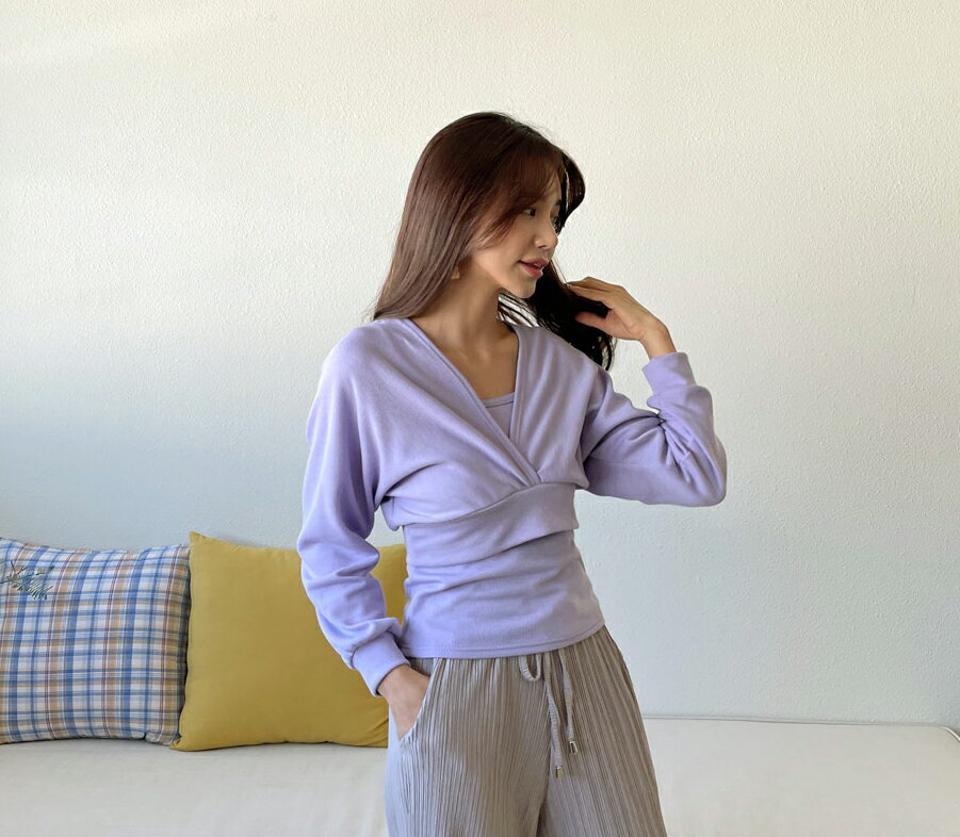 キャミ&VネックTシャツSET・全4色・t62996 レディース 【tops】【韓国 ファッション トップス Tシャツ 長袖 キャミ Vネック セット スクエアネック スリム フィット カシュクール クロップド丈 ルーズトップス カジュアル 体型カーバー デイリー 細身 秋 春】