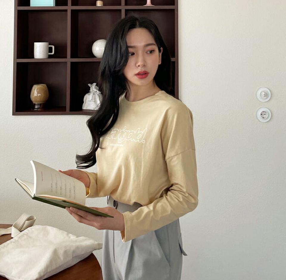 レタリングTシャツ・全4色・t63373 レディース 【tops】【韓国 ファッション トップス Tシャツ 長袖 スリム ラウンドネック かわいい レタリング ロゴ コットン ルーズトップス カジュアル 体型カーバー デイリー 細身 秋 春】