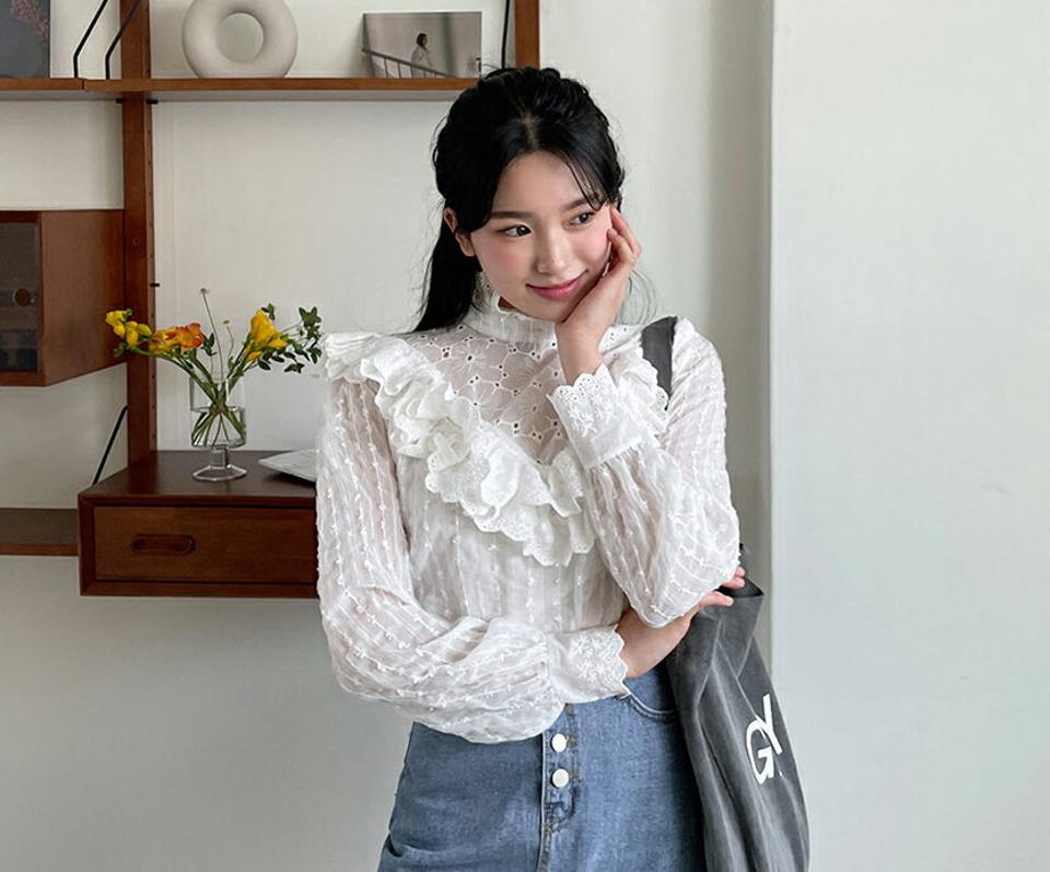 花柄レースフリルブラウス・全1色・t63464 レディース 【bl】 韓国 ファッション トップス ブラウス 長袖 ハーフネック 花柄 フラワー フローラル レース フリンジ バックボタン フリル 上品 ガーリー カジュアル 体型カバー デイリー 秋 春 NIJU fw