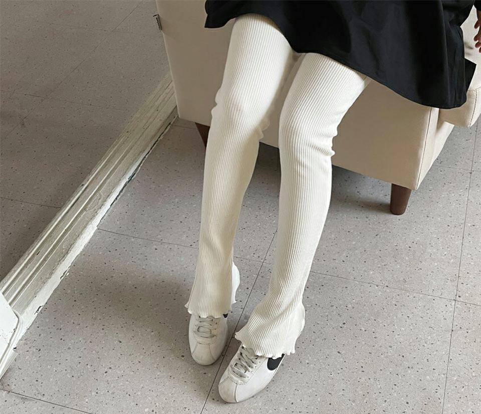 リブウェーブスリットレギンス・全2色・t63473 レディース 【pt】【韓国 ファッション ボトムス レギンス パンツ スリム シンプル ウエストゴム フィット タイト デイリー リブ ウェーブ スリットレギンス 秋 春】【NIJU】