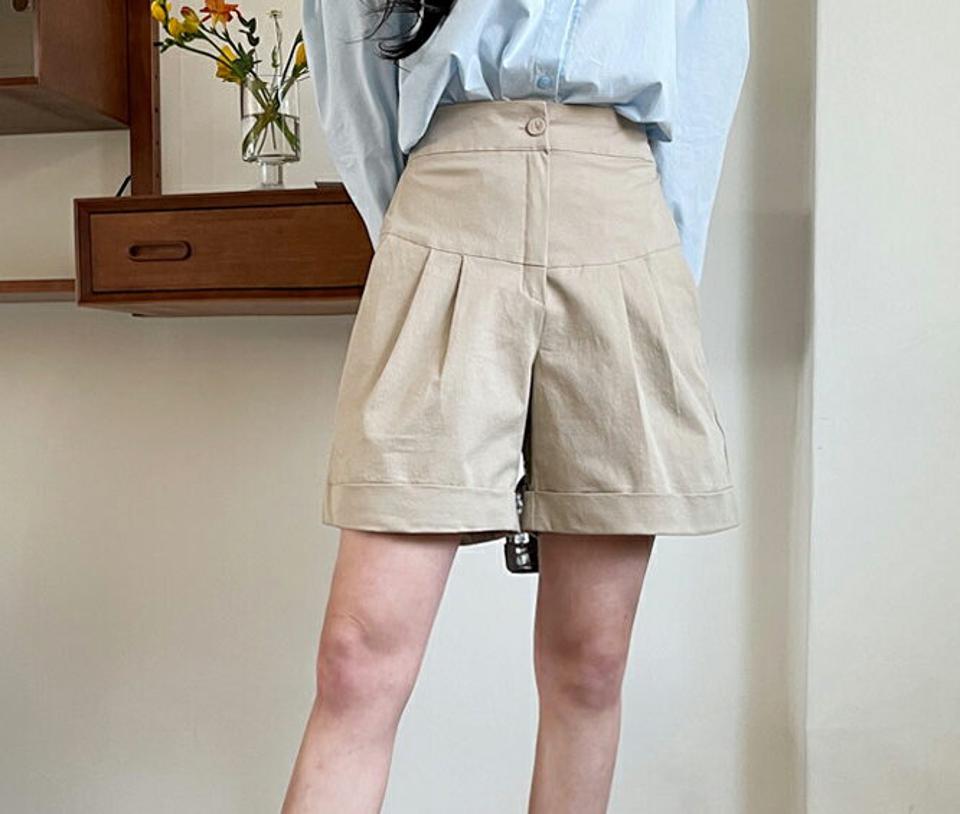 ロールアップショートパンツ・全3色・t63467 レディース 【pt】【韓国 ファッション ボトムス パンツ ショート ショートパンツ ロールアップパンツ ツータック ボリューム ガーリー ラクチン バックゴム カジュアル デイリー 秋 春】【NIJU】