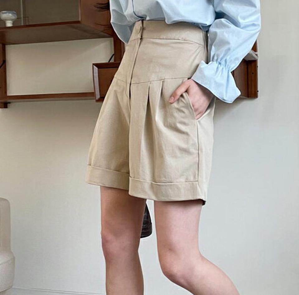 ロールアップショートパンツ・全3色・t63467 レディース 【pt】【韓国 ファッション ボトムス パンツ ショート ショートパンツ ロールアップパンツ ツータック ボリューム ガーリー ラクチン バックゴム カジュアル デイリー 秋 春】【NIJU】