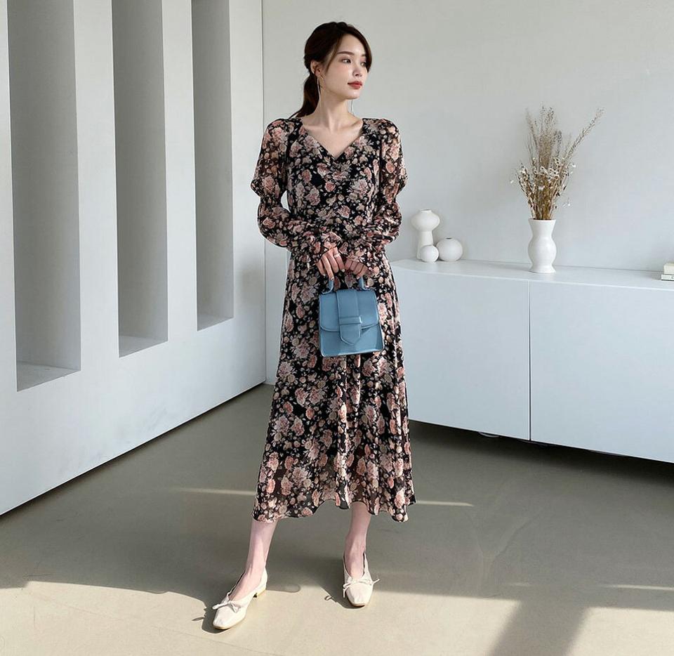 ギャザー花柄シフォンワンピース・全2色・b67305 レディース 【ops】【ワンピース ロング ロングワンピース 長袖 シフォン 花柄 フラワー ギャザー モダン シック Vネック デコルテ 鎖骨 韓国 ファッション】【ハイホリHIHOLLI】【fw】