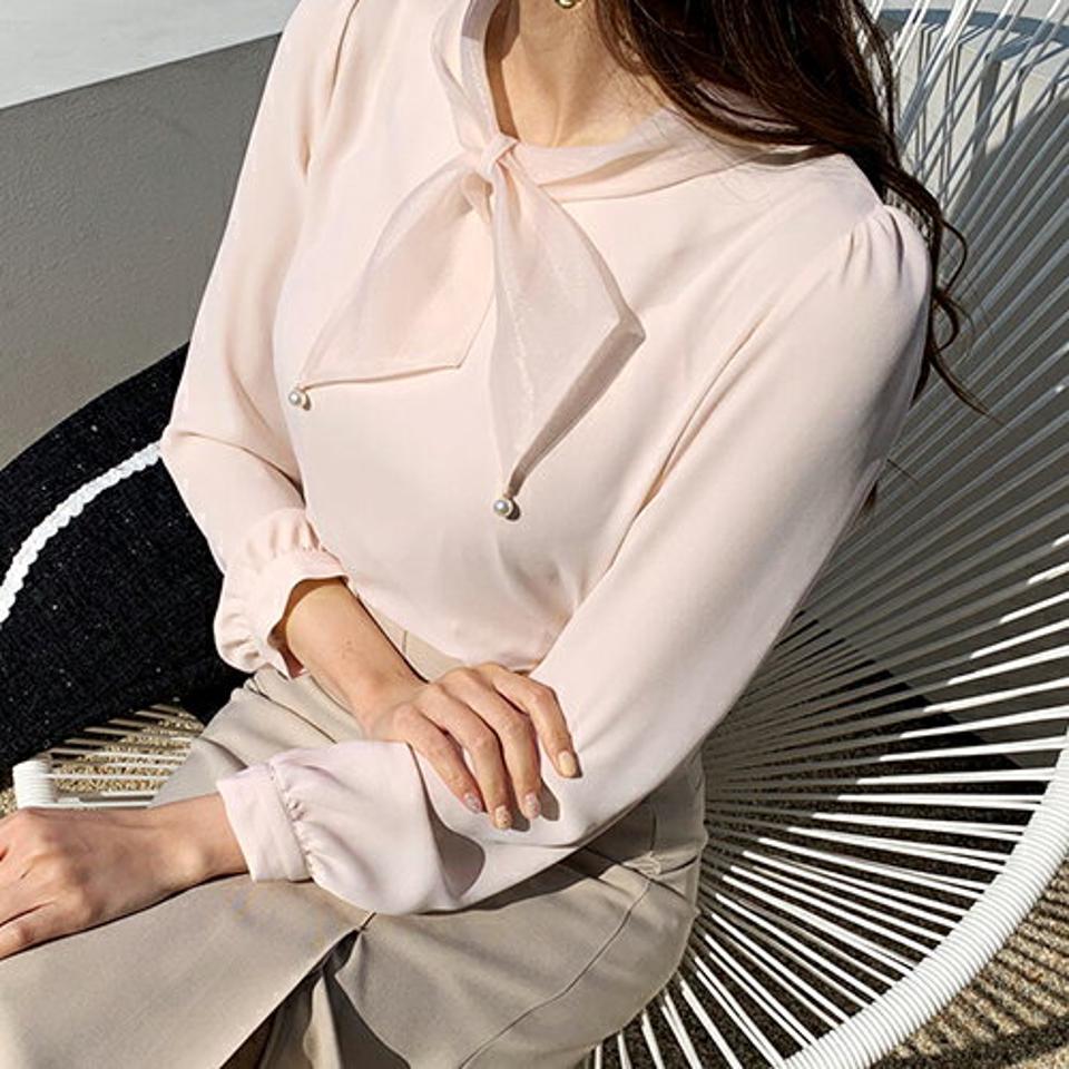 シフォンフェイクパールリボンブラウス・全4色・t67302 レディース 【bl】【トップス ブラウス 長袖 シフォン 透け感 シアー シースルー パール フェミニン 可愛い かわいい 単色 無地 シンプル 大人 春 秋 韓国 ファッション】【ハイホリHIHOLLI】