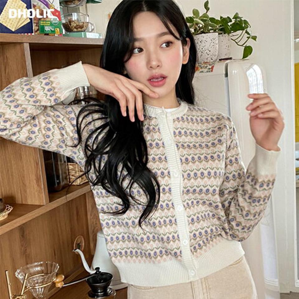花柄ボタンカーディガン・全2色・b63471 レディース 【cd】【韓国 ファッション カーディガン カーデ 長袖 ラウンドネック 花柄 フラワー ショート スリム フィット 体型カーバー 細身 かわいい カジュアル デイリー 秋 春】【NIJU】【fw】