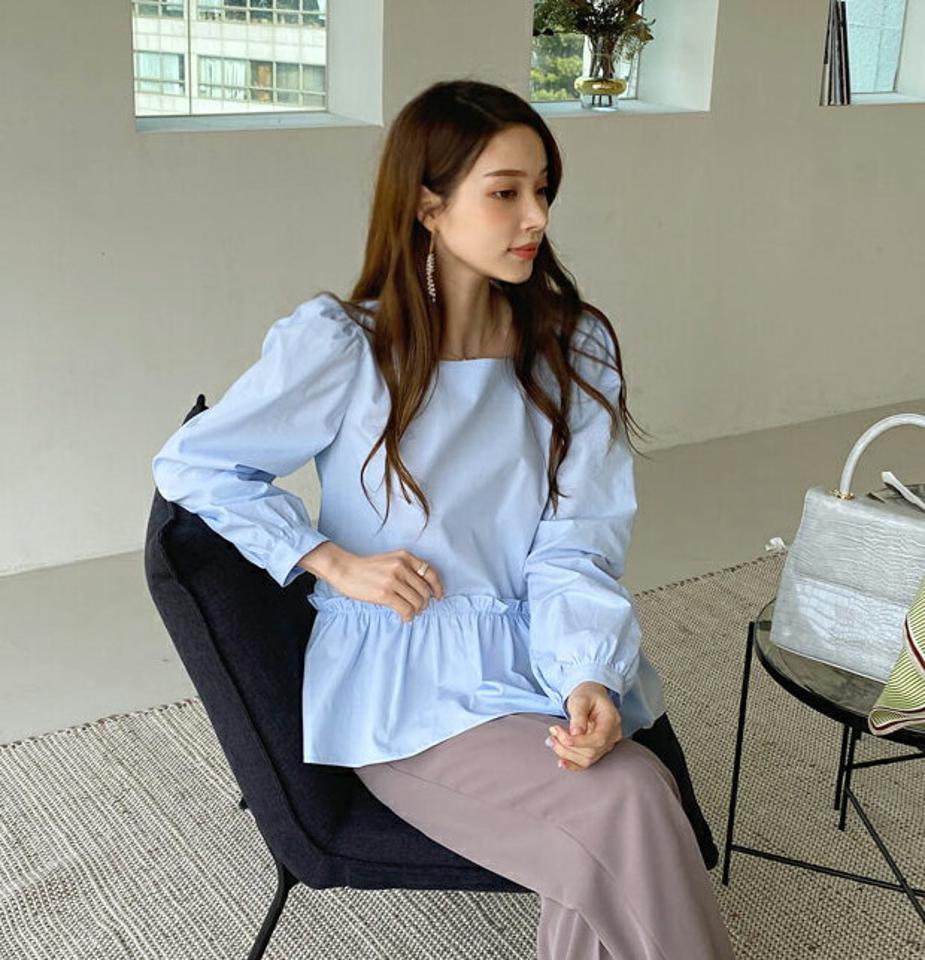 スクエアネックフリルブラウス・全2色・t67300 レディース 【bl】【トップス ブラウス 長袖 フリル スクエアネック デコルテ 鎖骨 単色 無地 シンプル 大人 可愛い かわいい 春 秋 韓国 ファッション】【ハイホリHIHOLLI】