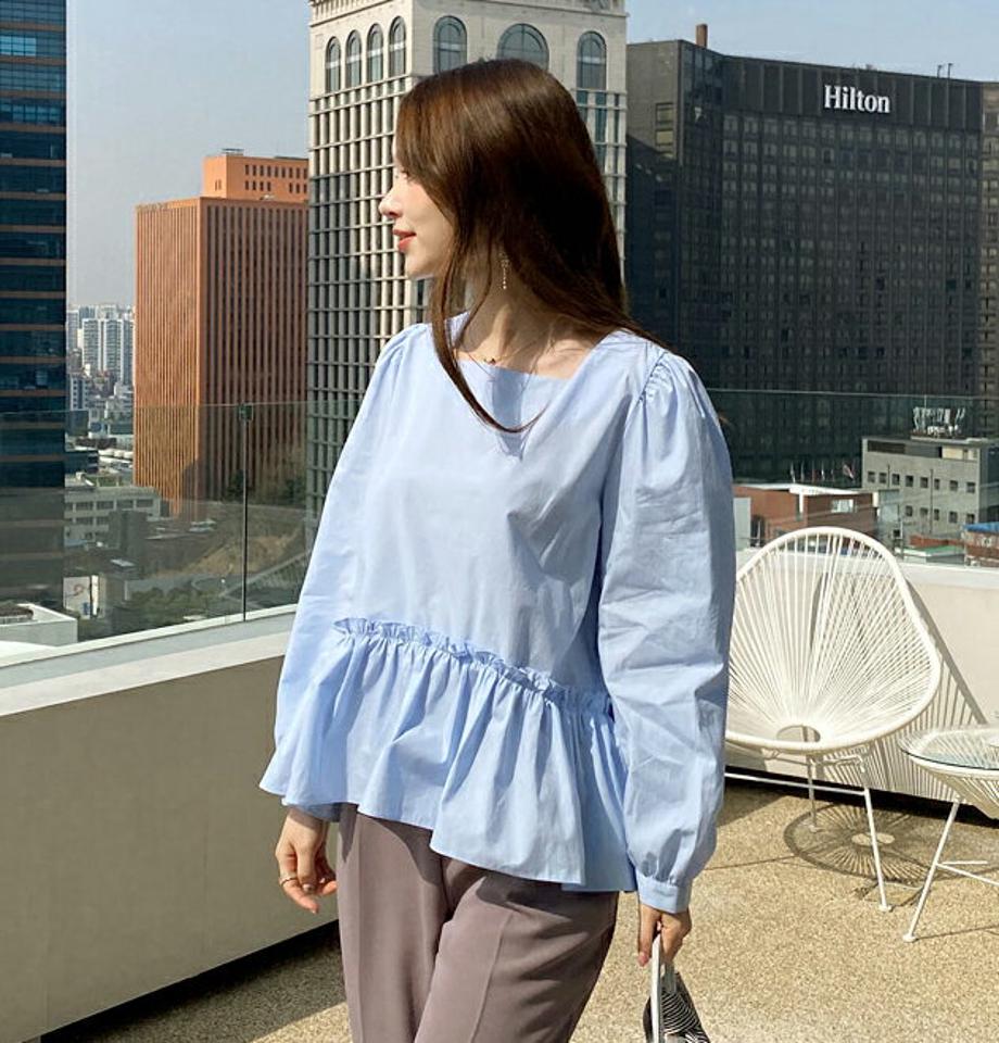 スクエアネックフリルブラウス・全2色・t67300 レディース 【bl】【トップス ブラウス 長袖 フリル スクエアネック デコルテ 鎖骨 単色 無地 シンプル 大人 可愛い かわいい 春 秋 韓国 ファッション】【ハイホリHIHOLLI】