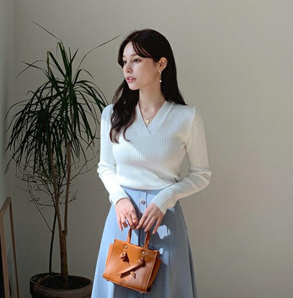 Vネックスリムリブニット・全3色・t67260 レディース 【tops】【トップス ニット ニットトップス スリム リブニット リブ 長袖 Vネック 単色 カジュアル 大人 春 秋 韓国 ファッション】【ハイホリHIHOLLI】