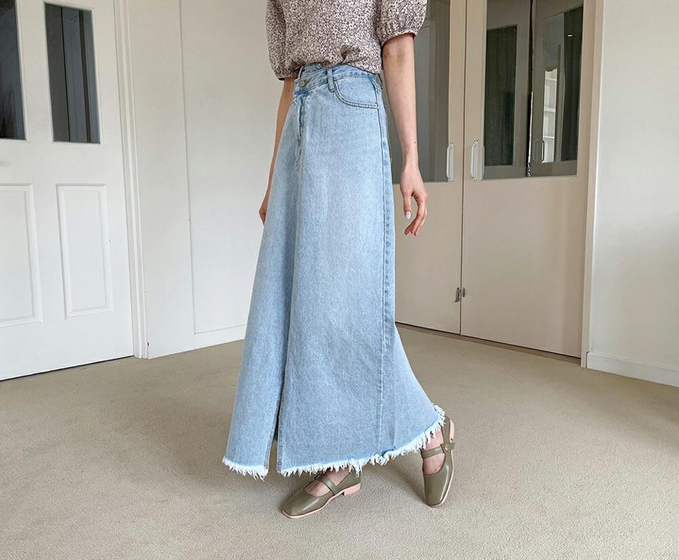 フリンジロングデニムスカート・全1色・t57003 レディース 【sk】【韓国 ファッション ボトムス スカート ロング ロングスカート フリンジ デニム デニムスカート スリット アンバランスボタン 美脚 カジュアル 体型カバー フェミニン デイリー 秋 春】
