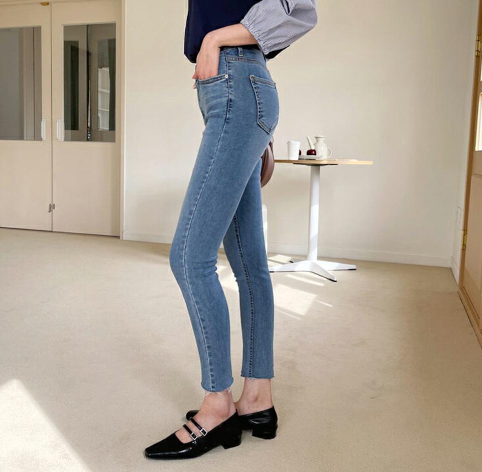 カットオフスキニーデニムパンツ・全2色・t56996 レディース 【pt】【韓国 ファッション ボトムス パンツ ロング デニム デニムパンツ ストレート カットオフ スキニー 細身 スリム 美脚 10分丈 十分丈 カジュアル デイリー 秋 春】