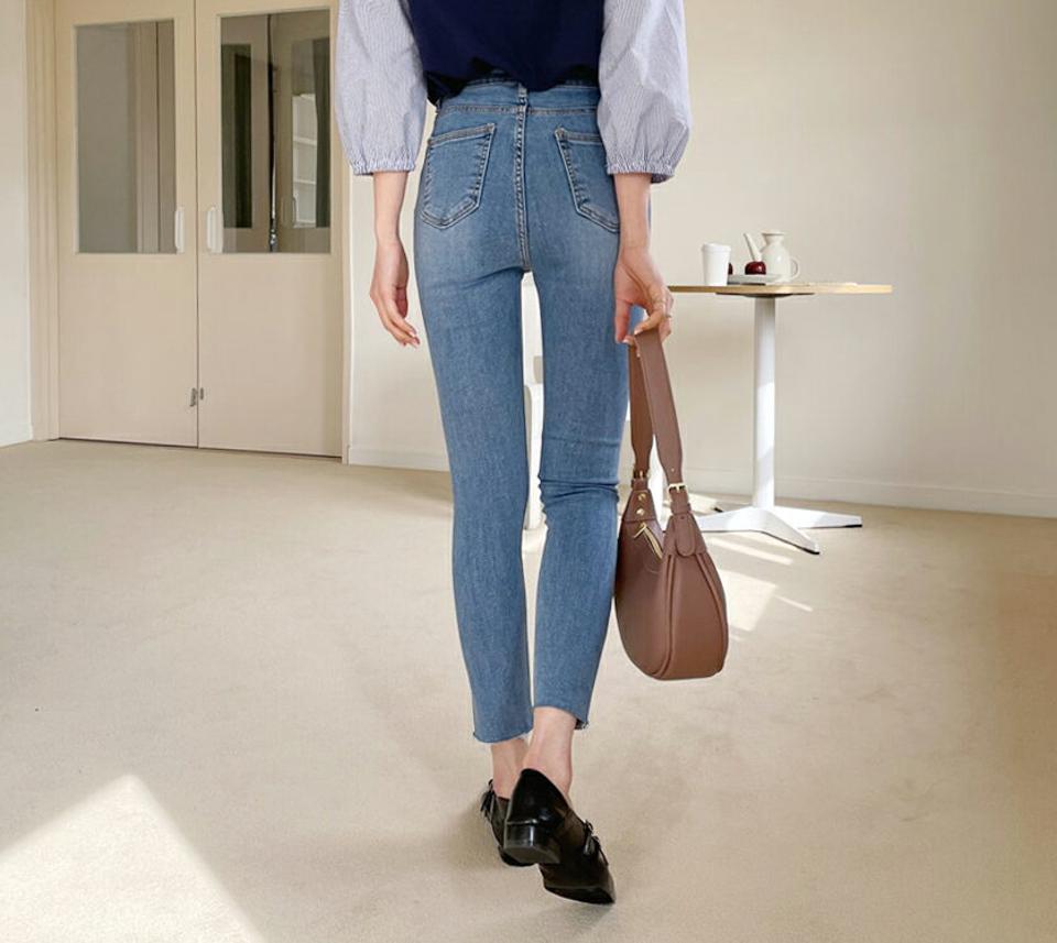 カットオフスキニーデニムパンツ・全2色・t56996 レディース 【pt】【韓国 ファッション ボトムス パンツ ロング デニム デニムパンツ ストレート カットオフ スキニー 細身 スリム 美脚 10分丈 十分丈 カジュアル デイリー 秋 春】