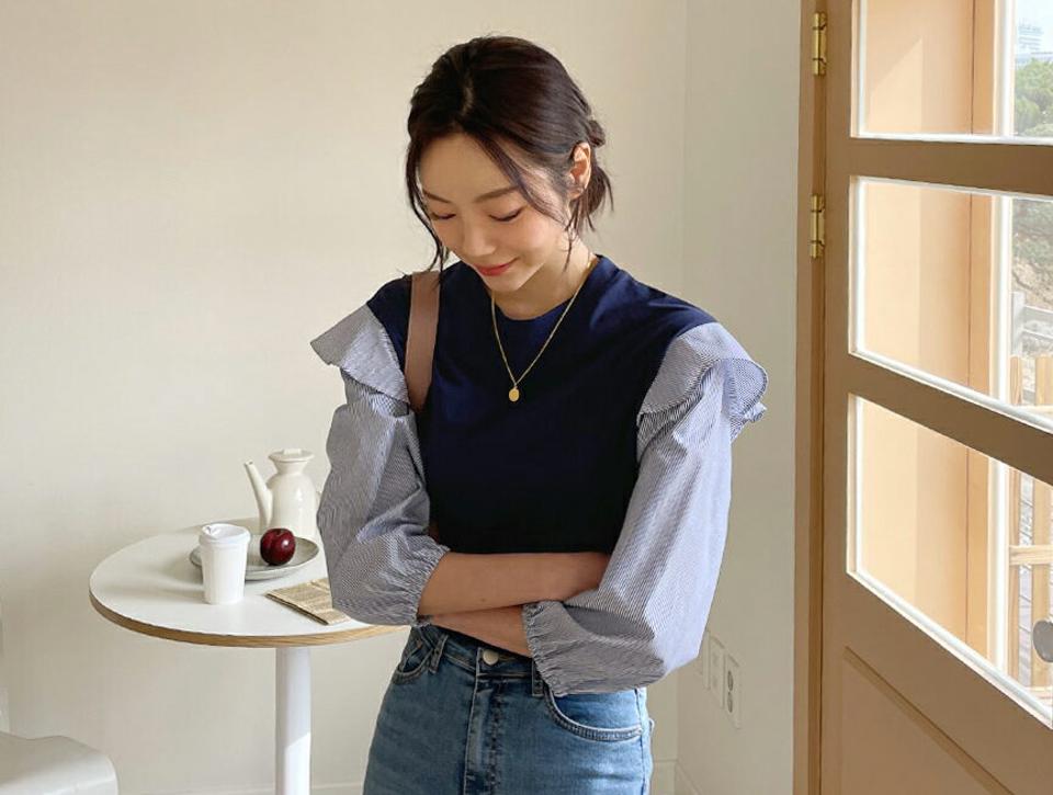 ストライプフリルスリーブTシャツ・全3色・b57018 レディース 【tops】【韓国 ファッション トップス Tシャツ 長袖 ラウンドネック ストライプ フリル スリーブ コントラスト 異素材 配色 肩フリル カジュアル 体型カーバー デイリー 細身 秋 春】