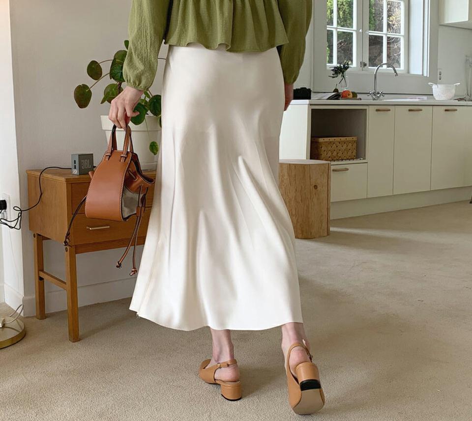 サテンフレアスカート・全4色・t56999 レディース 【sk】【韓国 ファッション ボトムス スカート ロング ロングスカート ウエストゴム サテン フレアスカート サテンスカート 揺れ感 スリット 美脚 カジュアル 体型カバー フェミニン デイリー 秋 春】