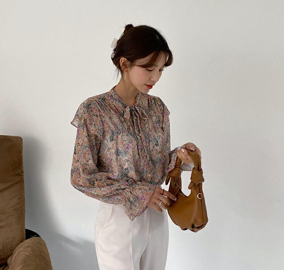 リボンフリル花柄ブラウス・全2色・t65035 レディース 【bl】【韓国 ファッション トップス ブラウス 長袖 上品 シフォン 花柄 シフォンブラウス ネックリボン フリル リボン リボンブラウス ガーリー フェミニン カジュアル デイリー 秋 春】