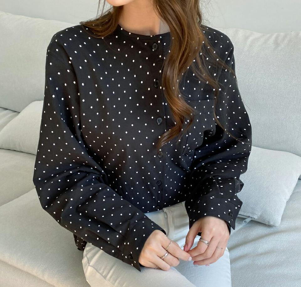 ノーカラードットボタンブラウス・全2色・t67251 レディース 【bl】【トップス ブラウス 長袖 ドット柄 ノーカラー ノーカラーブラウス 大人 カジュアル レトロ 春 秋 韓国 ファッション】【ハイホリHIHOLLI】
