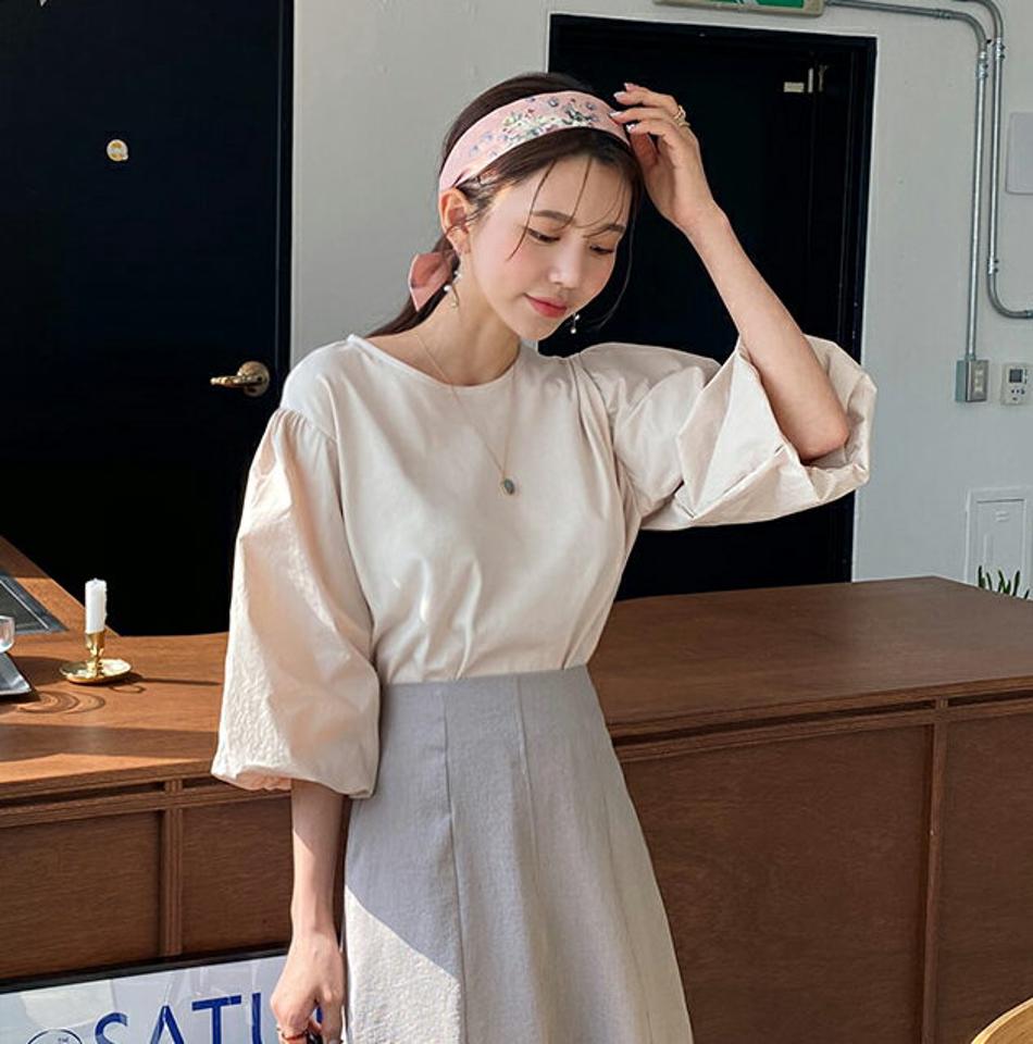 バルーンスリーブTシャツ・全4色・b65034 レディース 【tops】【韓国 ファッション トップス Tシャツ 長袖 異素材 バルーンスリーブ ラウンドネック ボリューム スリム ルーズトップス カジュアル 体型カーバー デイリー 細身 秋 春】