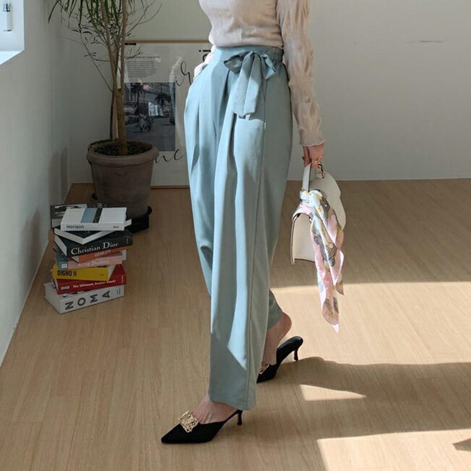 タックサイドリボンスラックス・全2色・t67281 レディース 【pt】【スラックス パンツ ズボン ロングパンツ リボン りぼん 単色 無地 シンプル タック 大人 きれいめ 春 秋 韓国 ファッション】【ハイホリHIHOLLI】