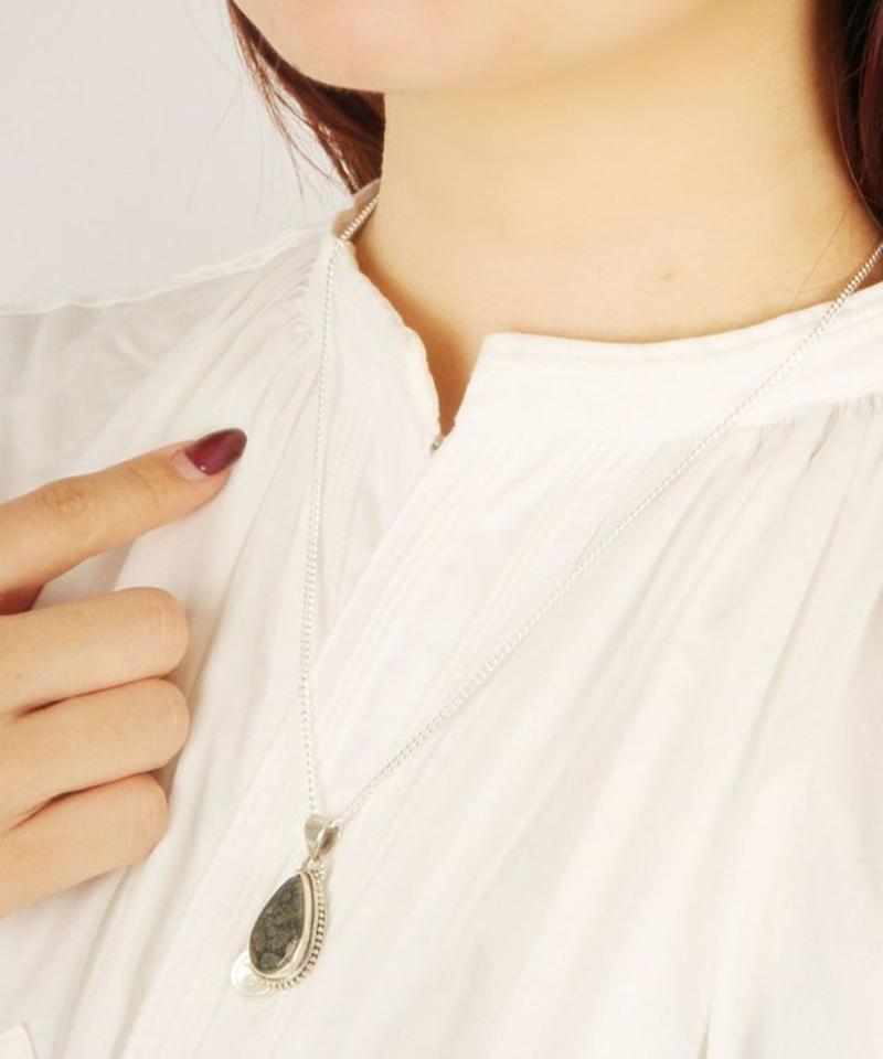 【フランス一点もの】スターダイオプサイトしずく装飾ネックレス