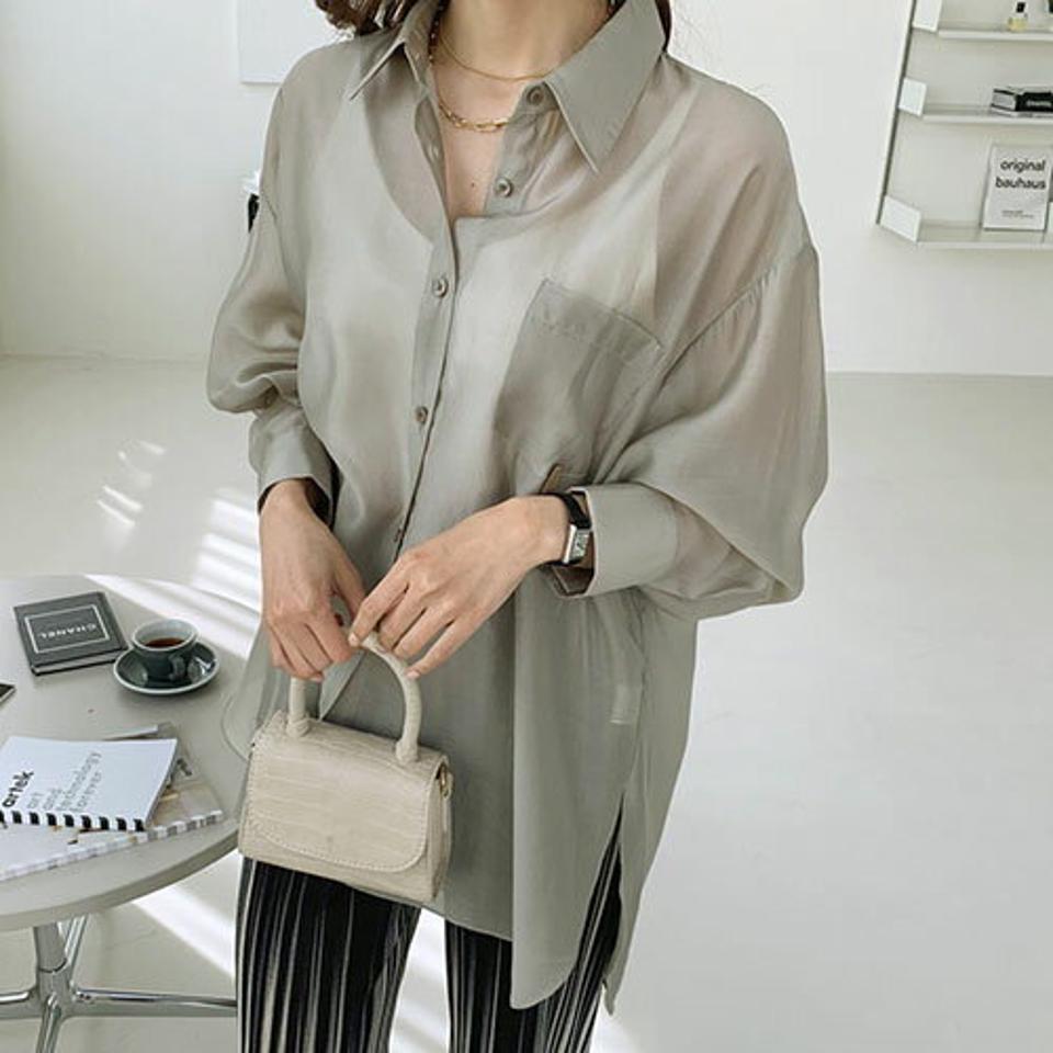 バックツイストシアーシャツ・全3色・t67480 レディース 【bl】【トップス シャツ 長袖 シアー シースルー 透け感 単色 無地 シンプル 白シャツ ホワイトシャツ スリット バックシャン 春 秋 韓国 ファッション】【ハイホリHIHOLLI】