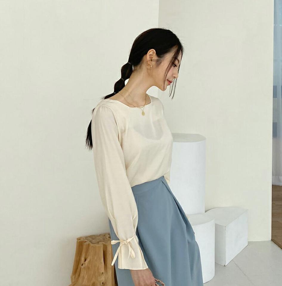 スリーブリボンスクエアブラウス・全3色・e61747 レディース 【bl】 韓国ファッション トップス ブラウス 長袖 上品 スリーブリボン スクエアネック リボン デコルテ ラブリー ボリューム フェミニン カジュアル デイリー 秋 春232