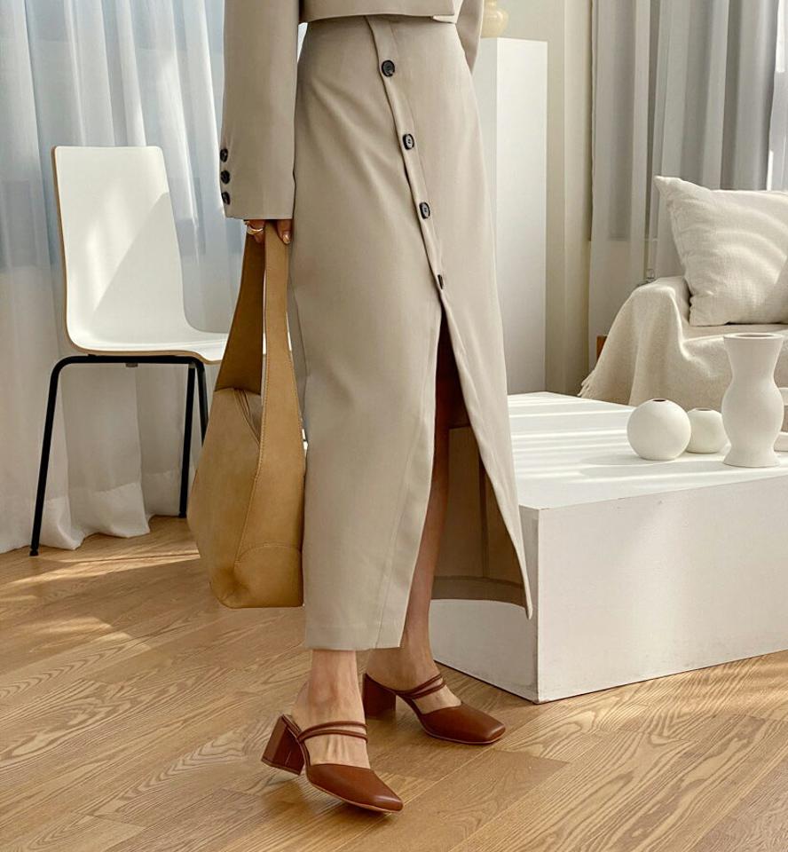 ダイアゴナルボタンスカート・全2色・t61731 レディース 【sk】【韓国 ファッション ボトムス スカート ロング ロングスカート Vスリット シルキー ウエストゴム フェミニン デイリー ベーシック 上品 秋 春】