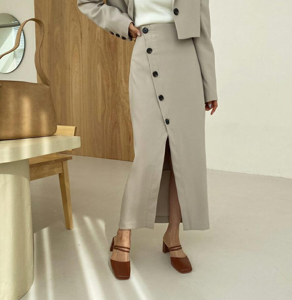 ダイアゴナルボタンスカート・全2色・t61731 レディース 【sk】【韓国 ファッション ボトムス スカート ロング ロングスカート Vスリット シルキー ウエストゴム フェミニン デイリー ベーシック 上品 秋 春】