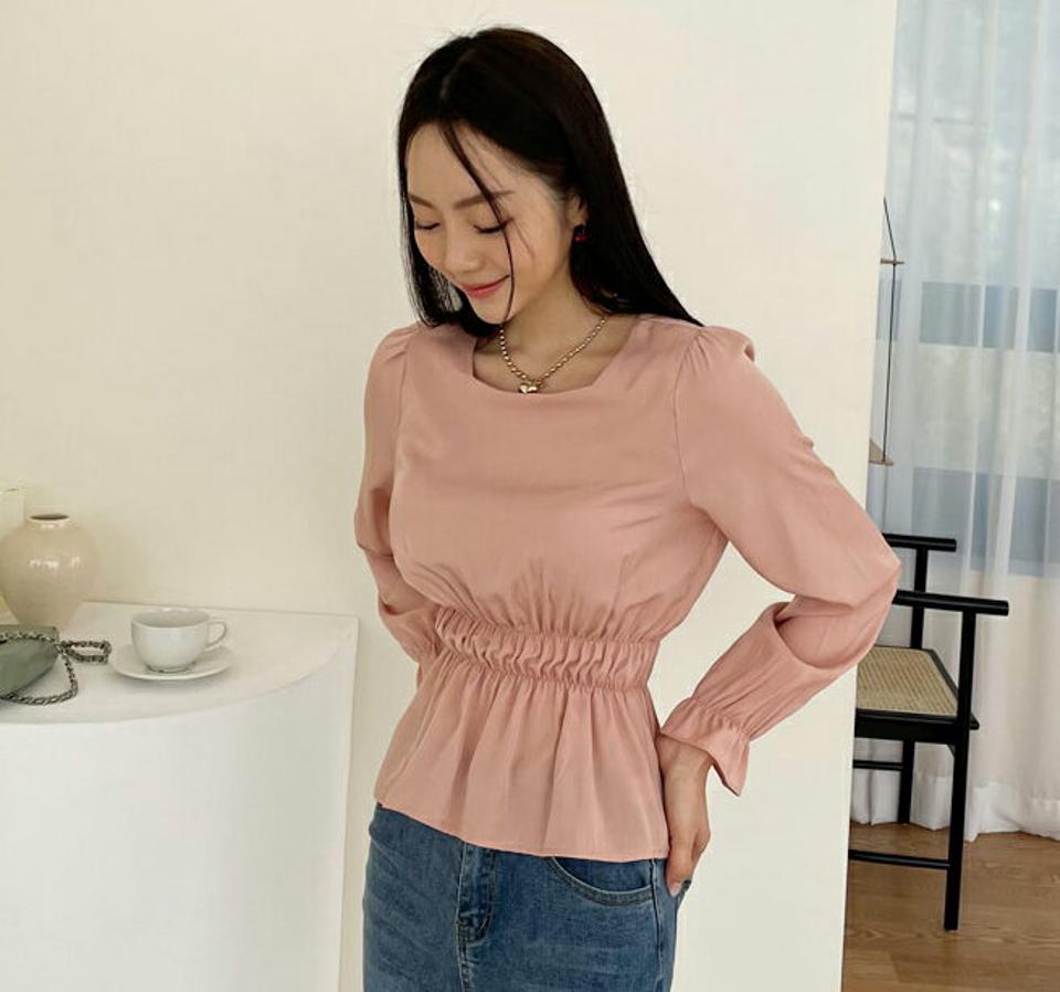 スクエアネックブラウス・全3色・e61756 レディース 【bl】 韓国ファッション トップス ブラウス 長袖 上品 スクエアネック グロッシー デコルテ パフスリーブ スリム ピンク フレア フェミニン カジュアル デイリー インしないブラウス 秋 春