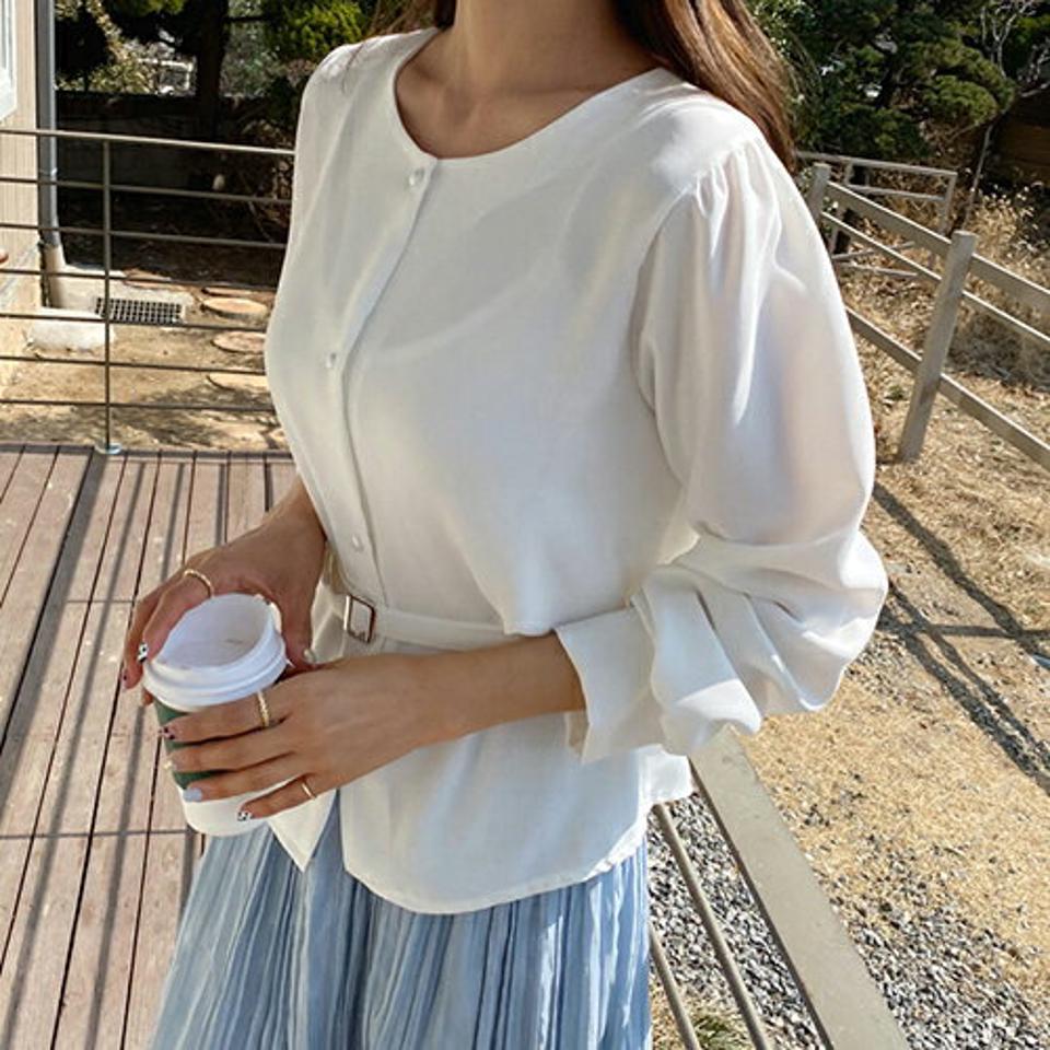 ベルト付パール調ボタンブラウス・全5色・t63050 レディース 【bl】【韓国 ファッション トップス ブラウス 長袖 上品 ラウンドネック ベルト付 パールボタン シルキー ラブリー フェミニン カジュアル デイリー 秋 春】