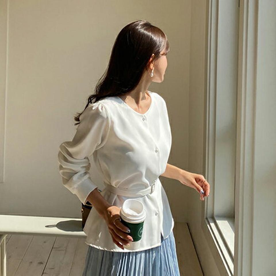 ベルト付パール調ボタンブラウス・全5色・t63050 レディース 【bl】【韓国 ファッション トップス ブラウス 長袖 上品 ラウンドネック ベルト付 パールボタン シルキー ラブリー フェミニン カジュアル デイリー 秋 春】