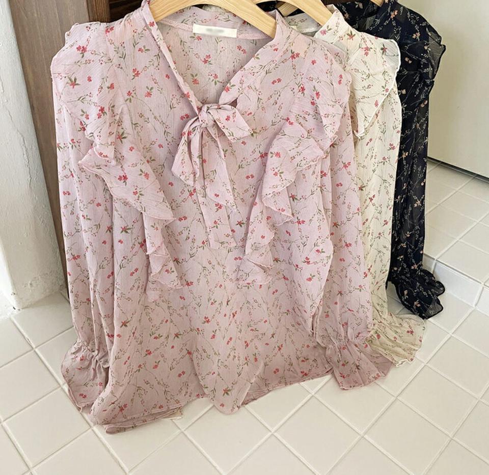 小花柄リボンブラウス・全3色・t63590 レディース 【bl】【韓国 ファッション トップス 長袖 花柄 フラワー 小花柄 フリル ネックリボン リボン シフォン ボリューム フリル襟 上品 ガーリー カジュアル 体型カバー 細身 デイリー 秋 春】【NIJU】【fw】