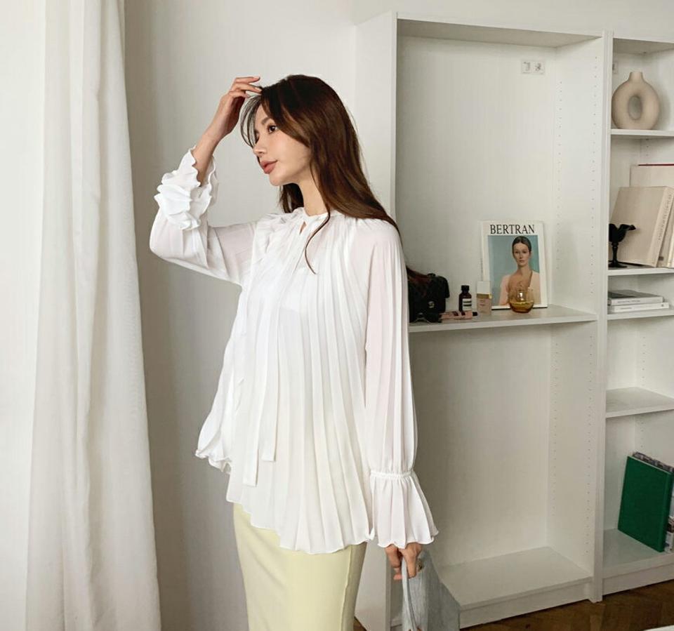 ≪人気商品再入荷≫リボンプリーツブラウス・全2色・b67372 レディース 【bl】トップス ブラウス 長袖 プリーツ プリーツトップス りぼん リボン フェミニン 雰囲気 シフォン シフォンブラウス インしないブラウス 可愛い かわいい 春 秋 韓国ファッション ハイホリHIHOLLI