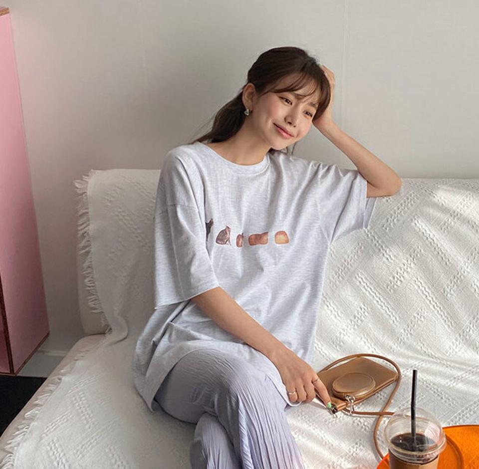 キャットプリントTシャツ・全2色・57031 レディース 【tops】【韓国 ファッション トップス Tシャツ 長袖 ラウンドネック 猫 ねこ ネコ プリント ハーフスリーブ オーバーサイズ ビック ルーズ ゆったり 体型カーバー デイリー 細身 秋 春】