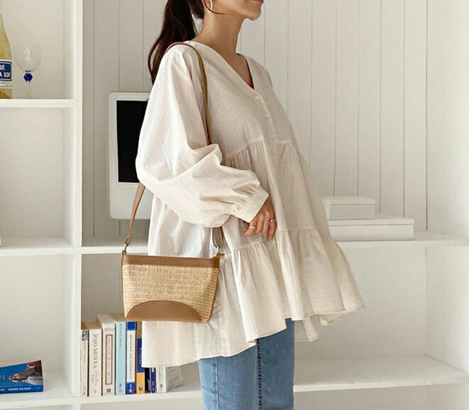 Vネックティアードブラウス・全2色・t57058 レディース 【bl】 韓国ファッション トップス ブラウス 長袖 上品 Vネック ティアード ボリューミ ラグランスリーブ フェミニン ラブリー カジュアル デイリー 秋 春