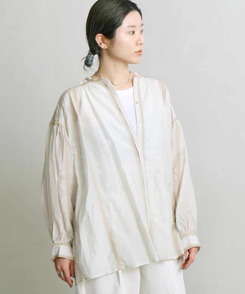 C/Siローンライン刺繍ギャザーブラウス（cardo fabrica）