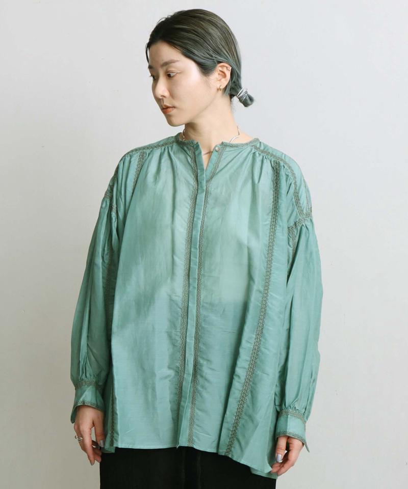 C/Siローンライン刺繍ギャザーブラウス（cardo fabrica）