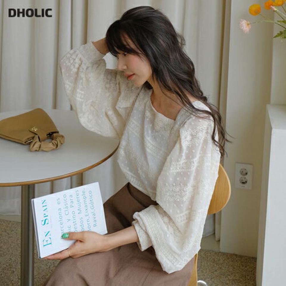 刺繍スクエアネックブラウス・全4色・t61773 レディース 【bl】 韓国 ファッション トップス ブラウス 長袖 上品 体型カバー 刺繍 パターン スクエアネック ボリューム袖 フェミニン カジュアル デイリー 秋 春 fw