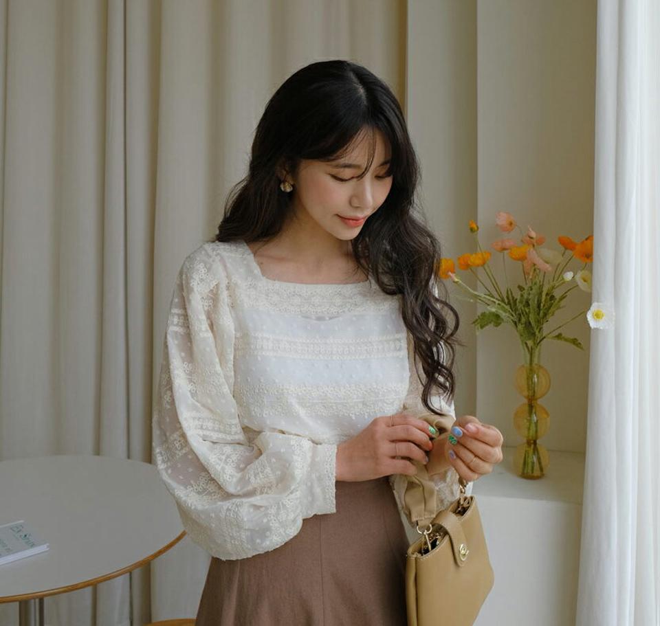 刺繍スクエアネックブラウス・全4色・t61773 レディース 【bl】 韓国 ファッション トップス ブラウス 長袖 上品 体型カバー 刺繍 パターン スクエアネック ボリューム袖 フェミニン カジュアル デイリー 秋 春 fw