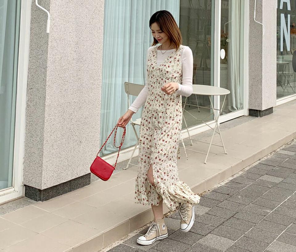 花柄ノースリワンピース・全2色・b61777 レディース 【ops】【韓国 ファッション ワンピース ロング ロングワンピス 花柄 フラワー ノースリワンピース 小花柄 Vネック スリーブレス キャミソール キャミワンピース 細身 スリム カジュアル 体型カバー 秋 春】