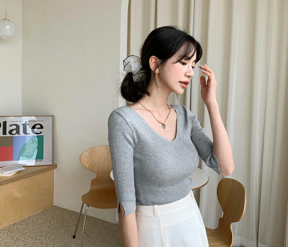 リブスリットVネックニット・全5色・b61769 レディース 【tops】【韓国 ファッション トップス ニット 半袖 リブ Vネック スリット デコルテ やわらかい スリム フィット カジュアル 細身 大人 体型カーバー 秋 春】