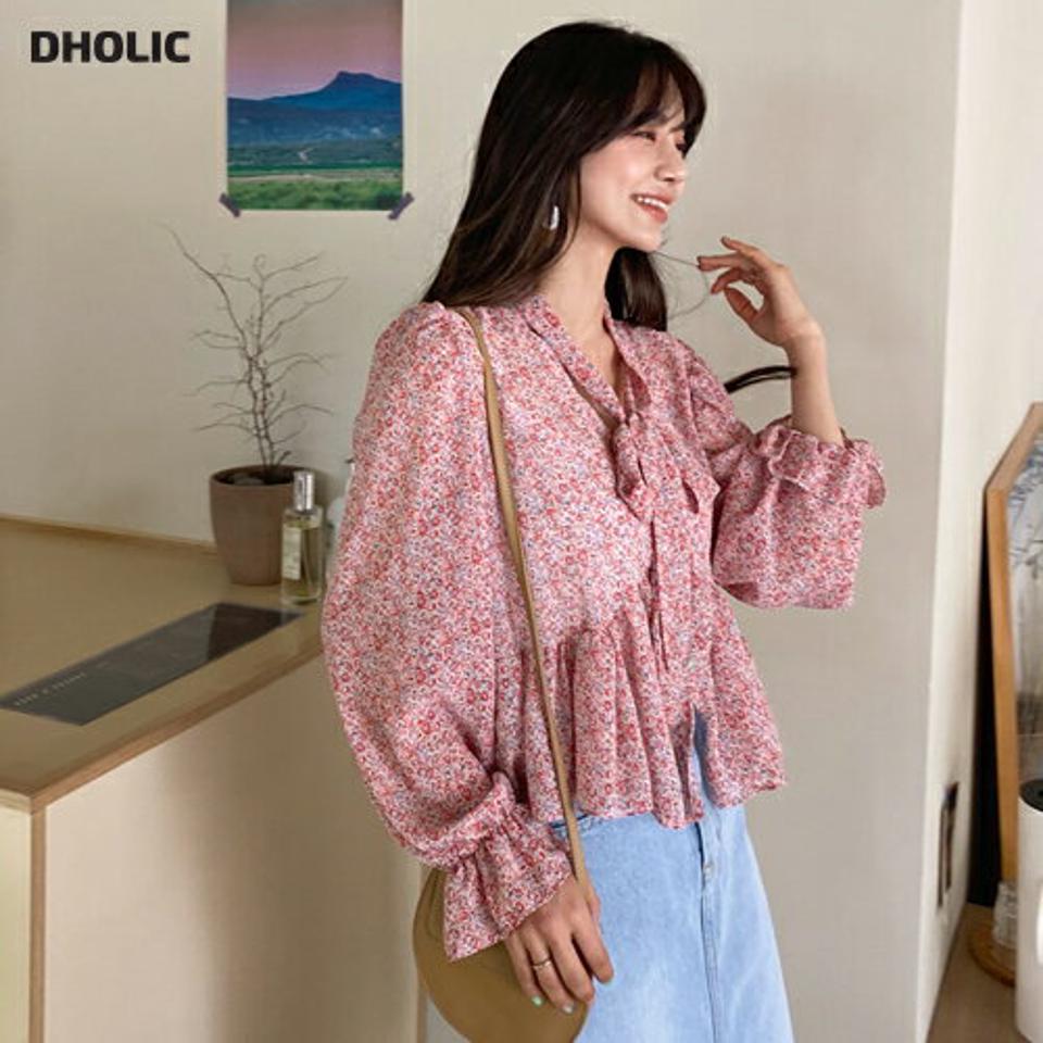 花柄リボンボタンブラウス・全2色・b63134 レディース 【bl】【韓国 ファッション トップス ブラウス 長袖 上品 体型カバー 花柄 フラワー グロッシー クロップドブラウス リボン フレア 光沢 フェミニン カジュアル デイリー 秋 春】