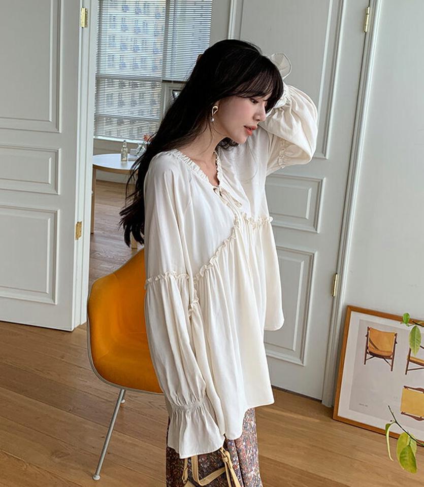 テンセルフリルリボンブラウス・全2色・t63137 レディース 【bl】【韓国 ファッション トップス ブラウス 長袖 上品 体型カバー 光沢 Vネック リボン フリル ギャザー ゴム袖 ルーズ フェミニン カジュアル デイリー 秋 春】