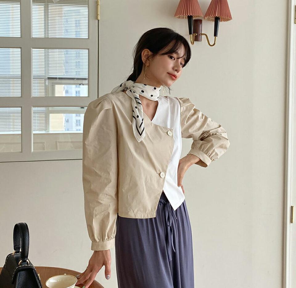 配色Vボタンネックブラウス・全2色・t63160 レディース 【bl】【韓国 ファッション トップス ブラウス 長袖 上品 体型カバー バイカラー 配色 Vネック パフスリーブ ユニーク クロップド丈 フェミニン カジュアル デイリー 秋 春】