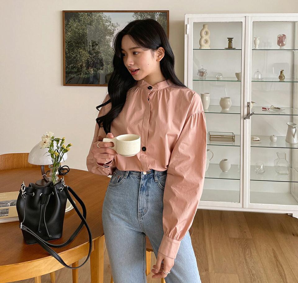 ボタン配色バンドカラーブラウス・全2色・b63653 レディース 【bl】【韓国 ファッション トップス ブラウス 長袖 ボタン バンドカラー シャツブラウス ルーズ ギャザー ロールアップ ボリューム 上品 ガーリー 体型カバー 細身 デイリー 秋 春】【NIJU】