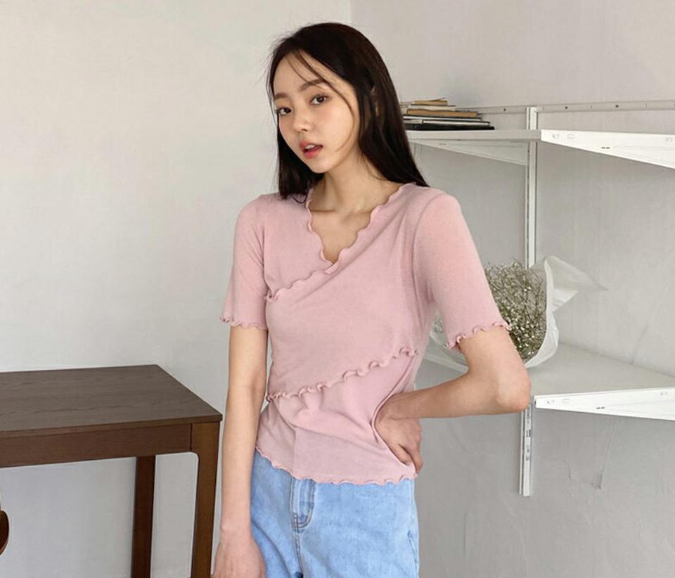 ウェーブクロスTシャツ・全4色・t64971 レディース 【tops】【韓国 ファッション トップス Tシャツ 半袖 スリム フィット フェミニン デコルテ スクエアVネック ユニーク クロス ウェーブ カジュアル 体型カーバー デイリー 春 夏】