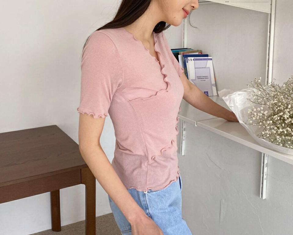 ウェーブクロスTシャツ・全4色・t64971 レディース 【tops】【韓国 ファッション トップス Tシャツ 半袖 スリム フィット フェミニン デコルテ スクエアVネック ユニーク クロス ウェーブ カジュアル 体型カーバー デイリー 春 夏】