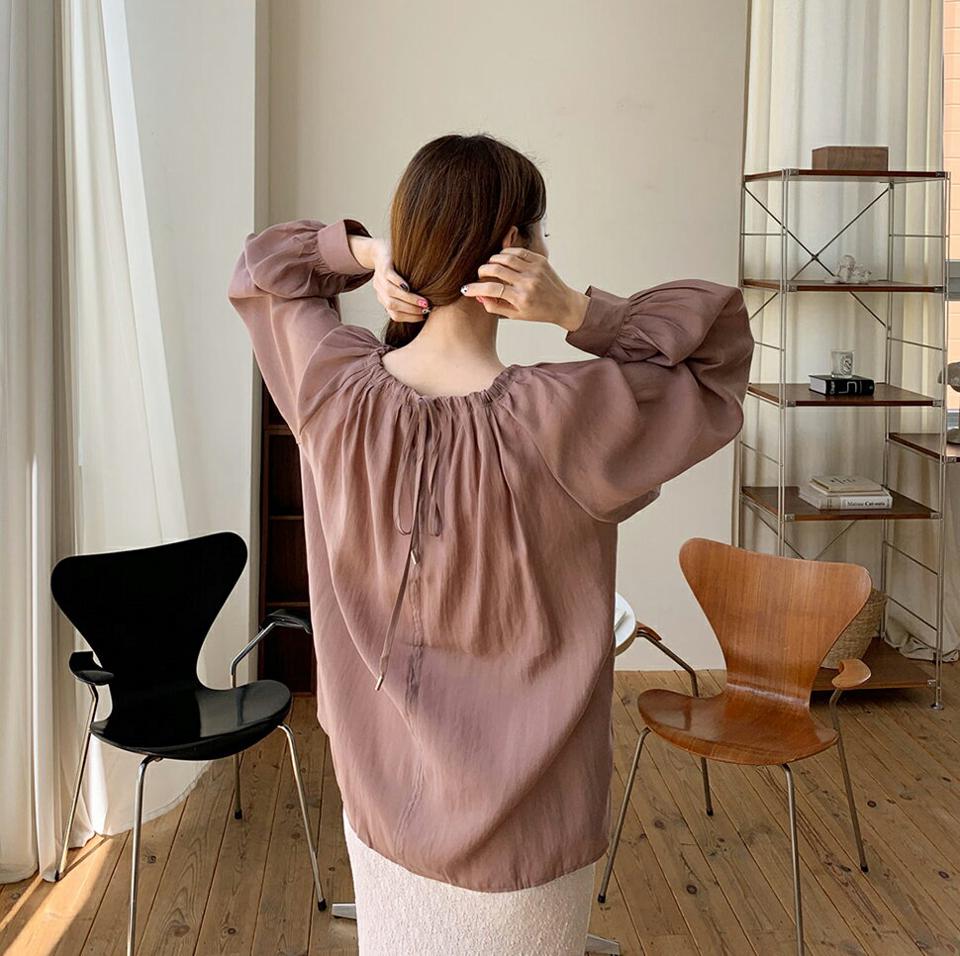 バックリボンギャザーブラウス・全2色・b67535 レディース 【bl】【トップス ブラウス 長袖 ギャザー バックリボン りぼん バックシャン 単色 シンプル グロッシー ツヤ 春 秋 韓国 ファッション】【ハイホリHIHOLLI】