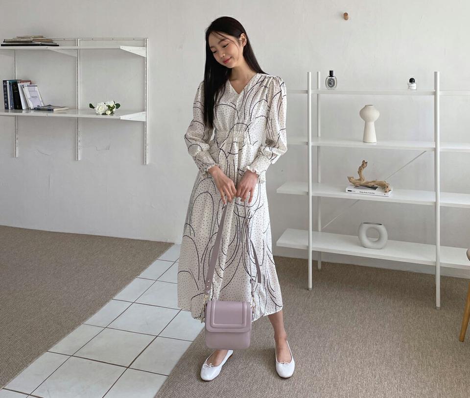 Vネックドットパターンワンピース・全2色・t64946 レディース 【ops】【韓国 ファッション ワンピース ロング ロングワンピース 長袖 Vネック ドット ユニーク パターン ウエストゴム シャーリング 体型カバー 細身 スリム カジュアル 春 夏】