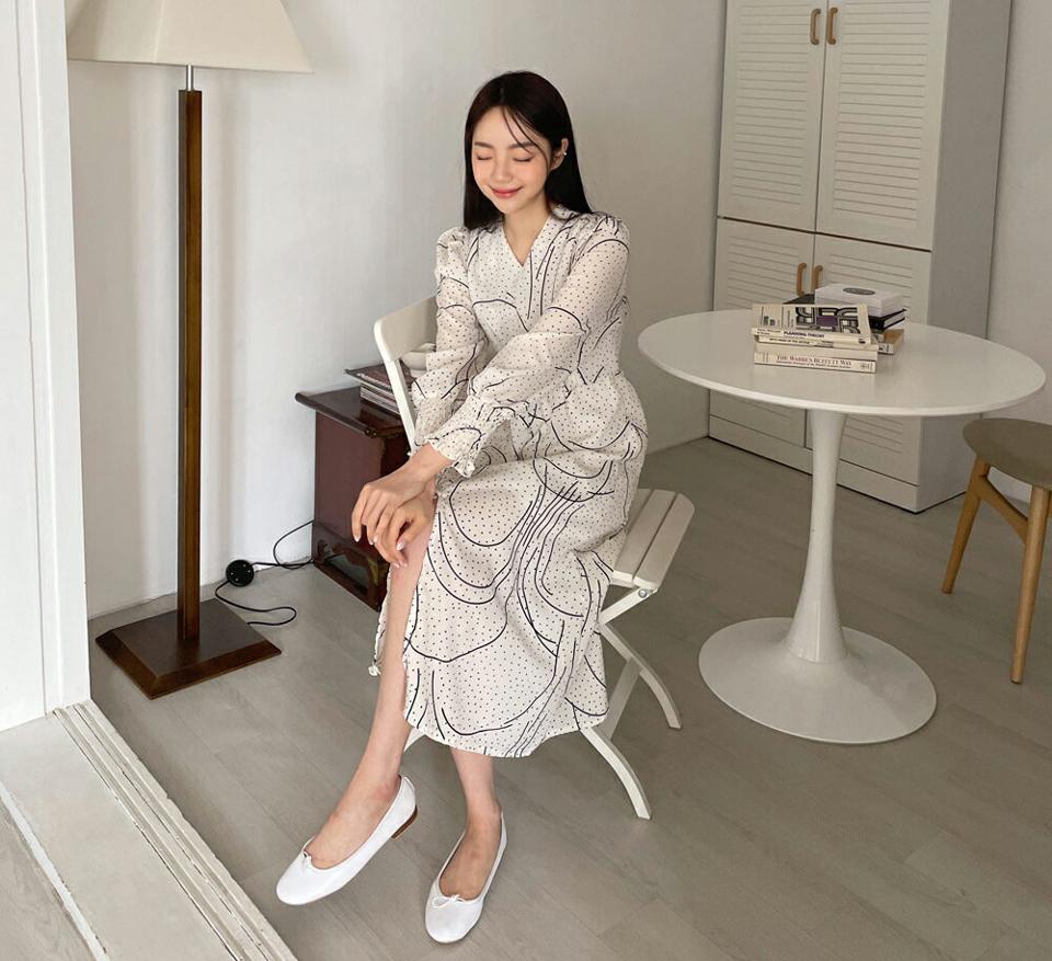 Vネックドットパターンワンピース・全2色・t64946 レディース 【ops】【韓国 ファッション ワンピース ロング ロングワンピース 長袖 Vネック ドット ユニーク パターン ウエストゴム シャーリング 体型カバー 細身 スリム カジュアル 春 夏】