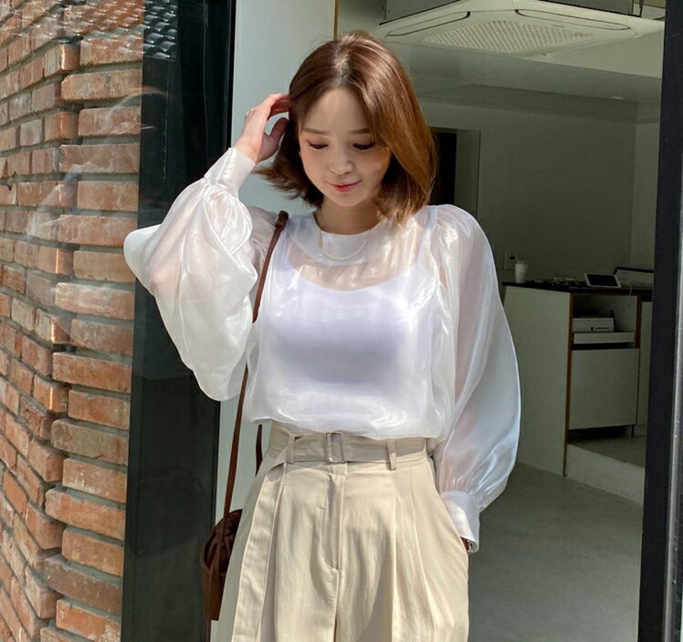 サテンパフブラウス・全3色・t57104 レディース 【bl】【韓国 ファッション トップス ブラウス 長袖 上品 光沢 サテン パフスリーブ 透け感 ラウンドネック フェミニン 春 夏】